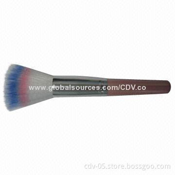 Makeup powder brushes, made of wooden handle and aluminum ferrule with tricolor synthetic hair